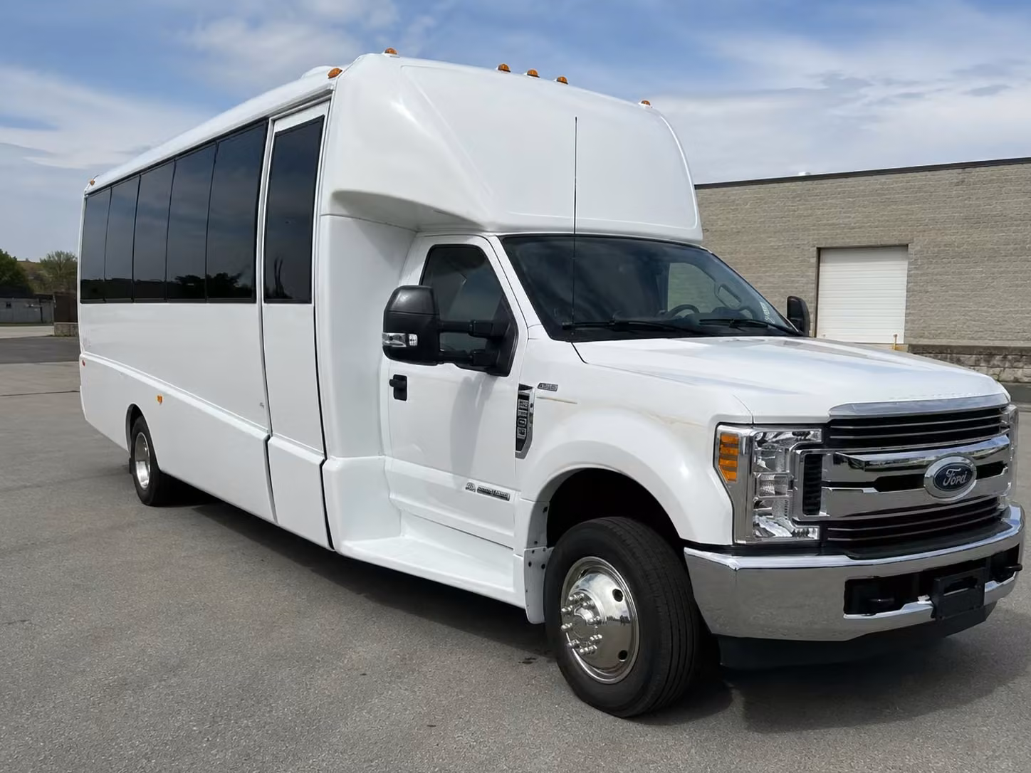 concord 18 passenger minibus rental